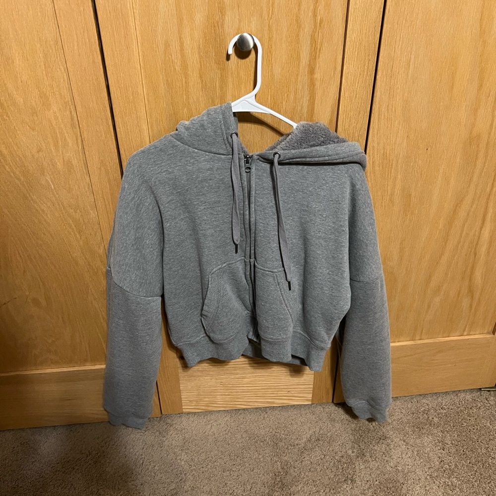 Fluffy grey cropped sweatshirt